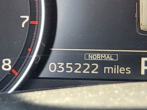 Used 2025 Mitsubishi Outlander SE image 8