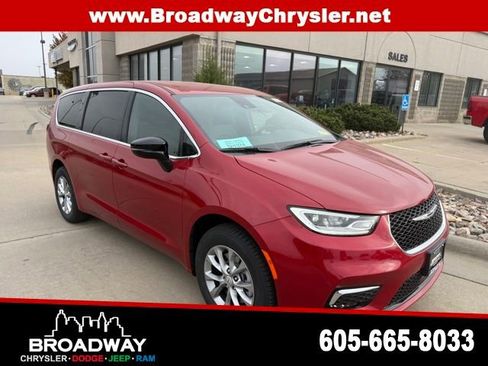 New 2026 Chrysler Pacifica Select image 1