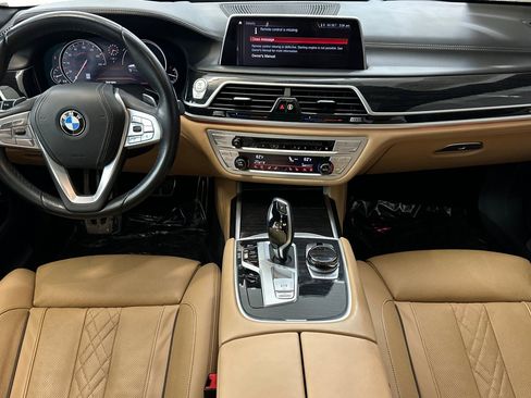 Used 2019 BMW 740i image 27