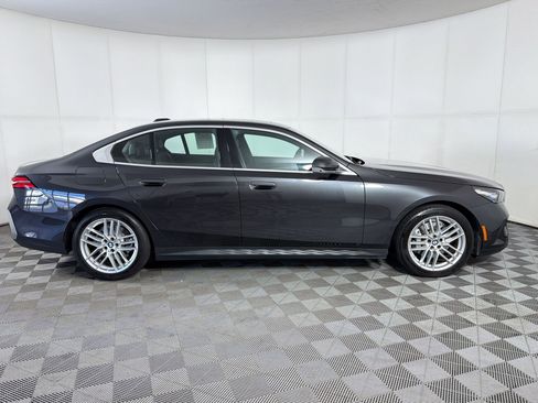 Certified 2025 BMW 530i xDrive w/ Premium Package AWD/4WD image 8
