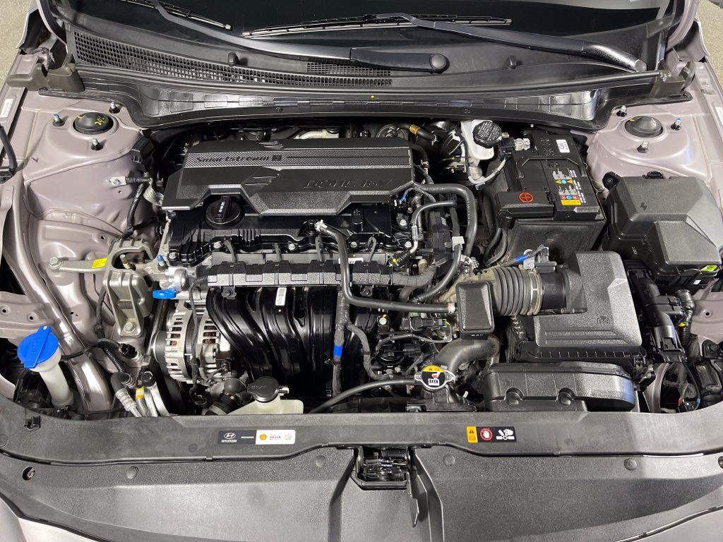 Certified 2025 Hyundai Elantra Limited FWD image 10