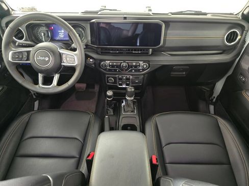 Used 2024 Jeep Wrangler Unlimited Sahara w/ Technology Group AWD/4WD image 18