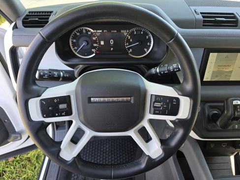 Used 2023 Land Rover Defender 110 SE AWD/4WD image 18