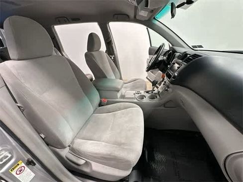 Used 2013 Toyota Highlander Plus image 19