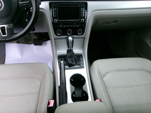 Used 2013 Volkswagen Passat 2.5 SE image 14