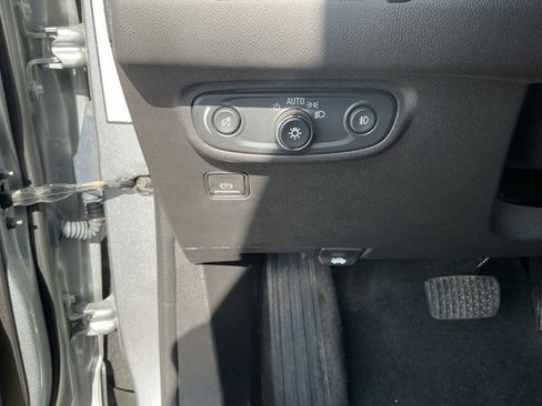 Used 2024 GMC Terrain SLT image 18