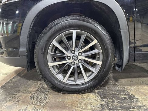 Used 2017 Toyota Highlander XLE AWD/4WD image 10