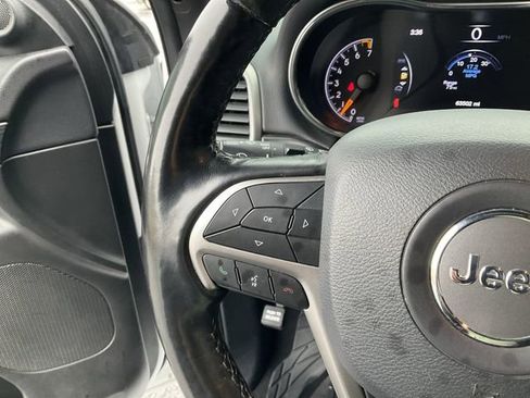 Used 2020 Jeep Grand Cherokee Altitude AWD/4WD image 19