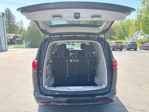 Used 2021 Chrysler Voyager LX FWD image 16