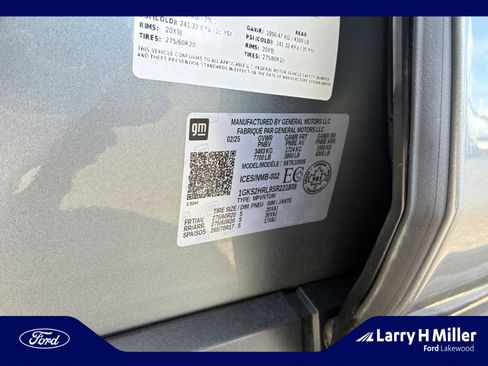 Used 2025 GMC Yukon XL AT4 image 25