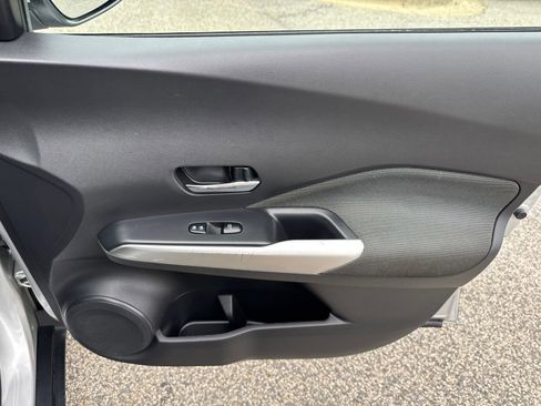 Used 2020 Nissan Kicks SV FWD image 12