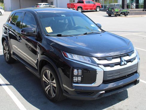 Used 2021 Mitsubishi Outlander Sport SE image 3