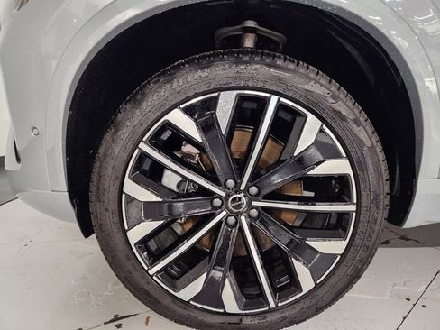 New 2025 Volvo XC90 T8 Plus w/ Protection Package Premier AWD/4WD image 8