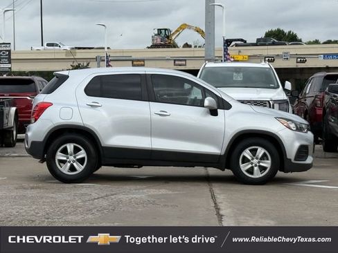 Used 2020 Chevrolet Trax LS w/ Tint and Cruise Package FWD image 5