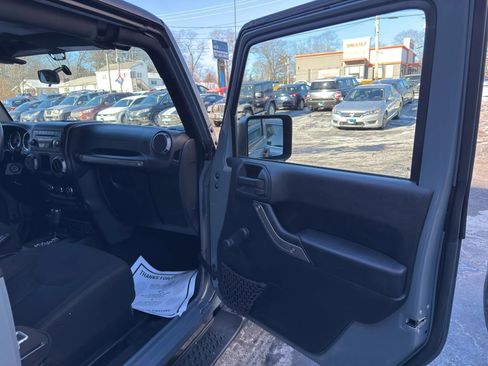 Used 2015 Jeep Wrangler Sport image 16