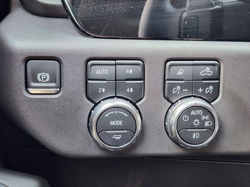 Used 2024 GMC Sierra 1500 SLT AWD/4WD image 23