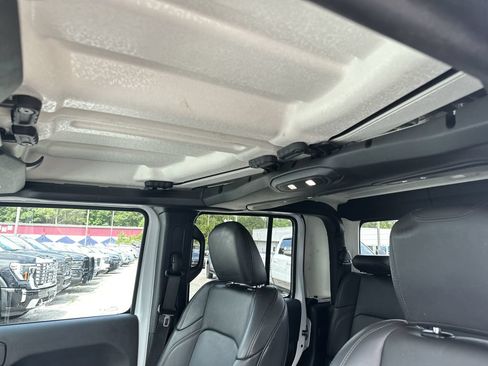 Used 2025 Jeep Gladiator Sport AWD/4WD image 31