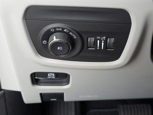 Used 2023 Jeep Grand Cherokee Summit w/ Adv Protech Group IV RWD image 32
