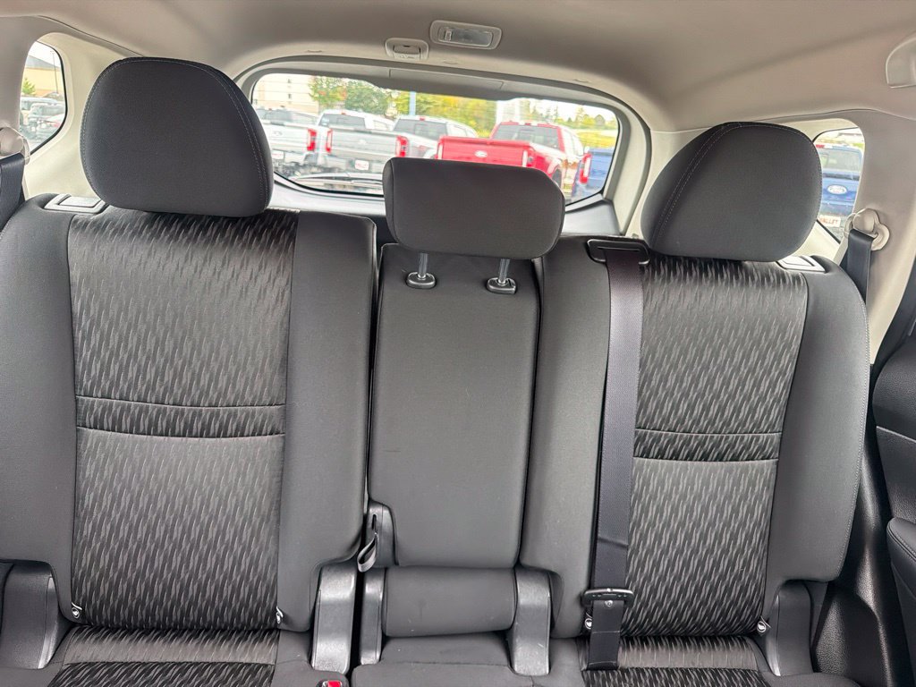Used 2017 Nissan Rogue SV w/ SV Premium Package AWD/4WD image 44