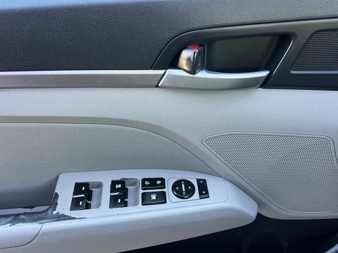 Used 2019 Hyundai Elantra SEL image 13