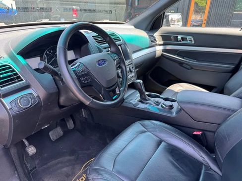 Used 2016 Ford Explorer XLT w/ Equipment Group 202A AWD/4WD image 3