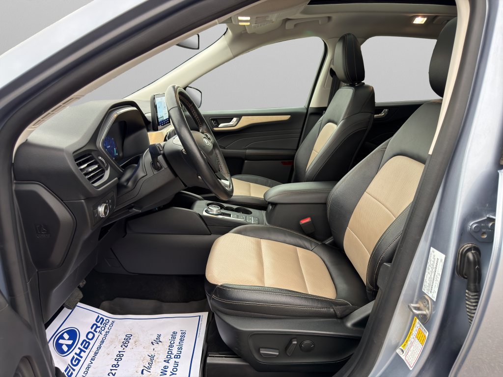 Used 2022 Ford Escape Titanium w/ Titanium Elite Package AWD/4WD image 14