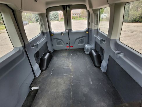 Used 2019 Ford Transit 150 XLT image 17