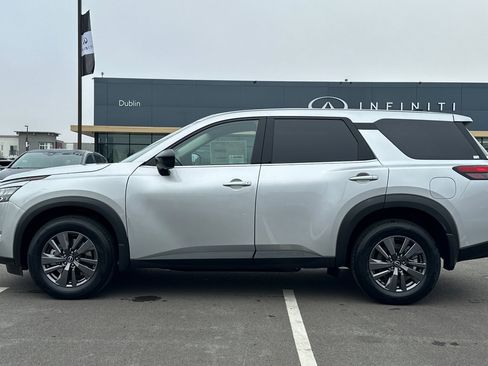 New 2025 Nissan Pathfinder S image 7