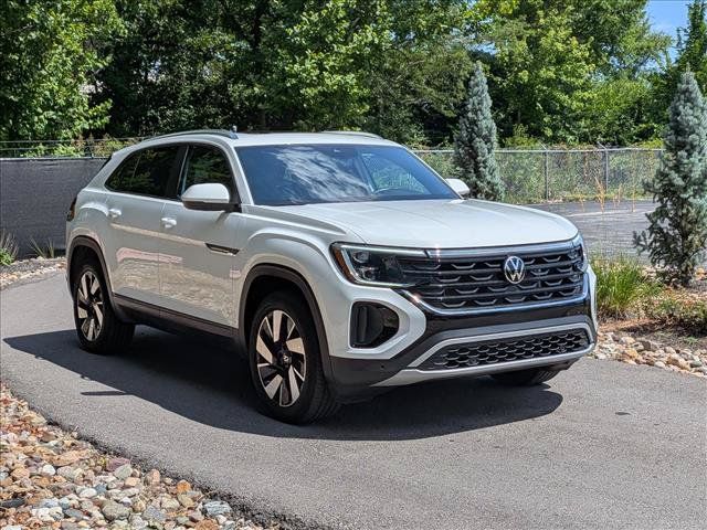 Certified 2025 Volkswagen Atlas Cross Sport SE w/ Panoramic Sunroof Package AWD/4WD image 8