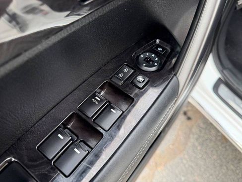 Used 2014 Kia Sorento SX FWD image 29