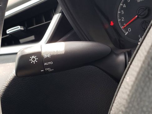 Used 2022 Toyota Corolla SE w/ SE Premium Package FWD image 28