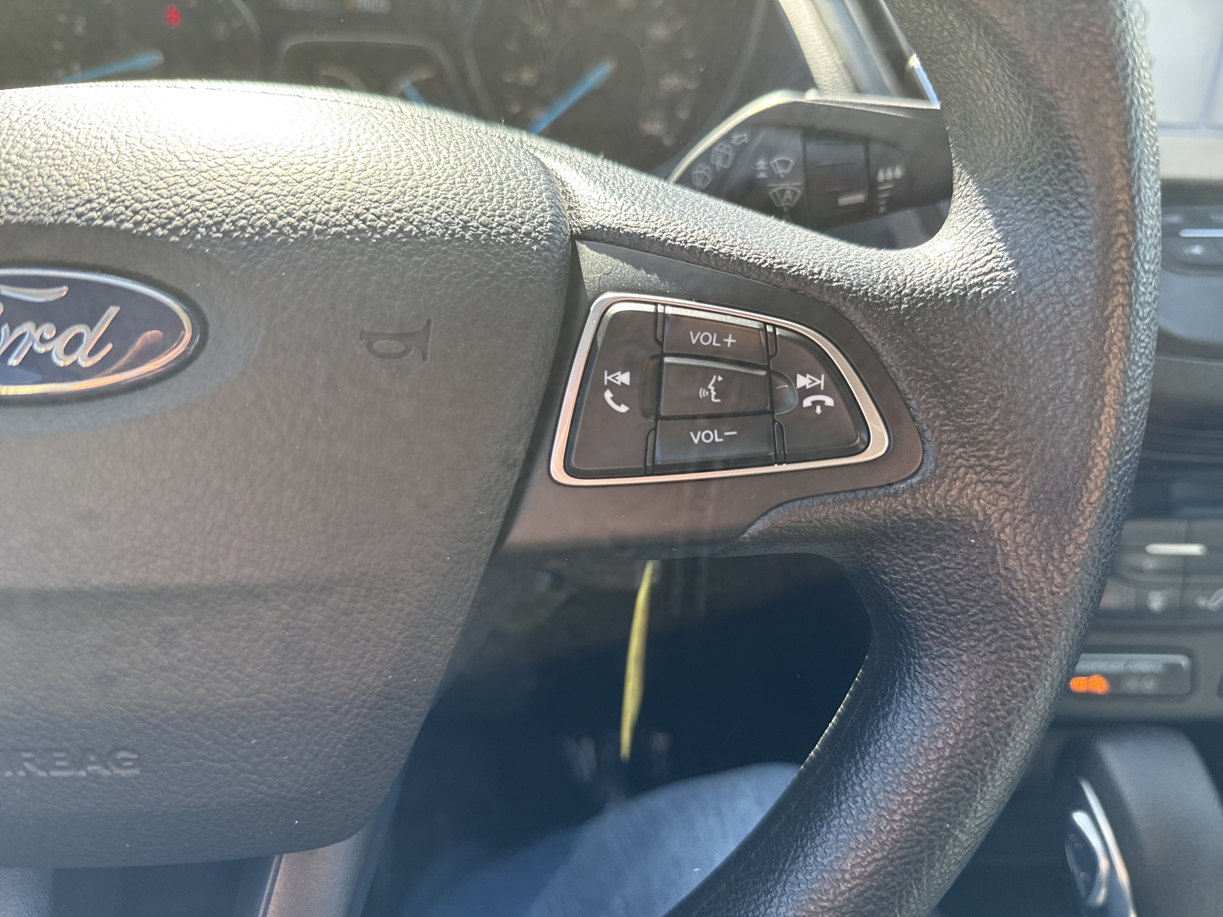 Used 2018 Ford Escape SE w/ Ford Safe & Smart Package AWD/4WD image 19