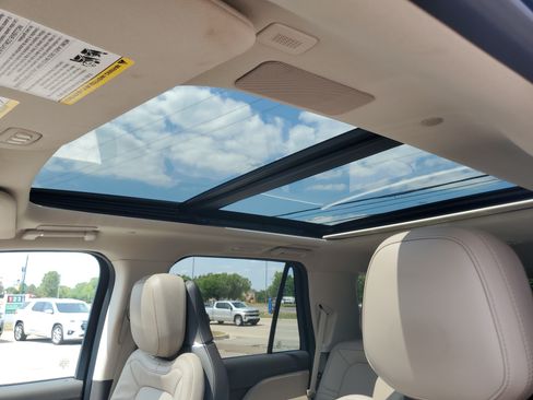 Certified 2024 Lincoln Navigator Reserve AWD/4WD image 11