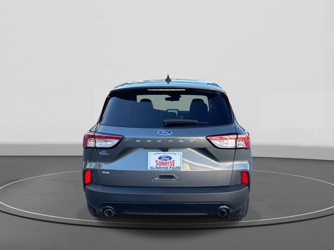 Used 2022 Ford Escape SE w/ SE Sport Appearance Package image 6
