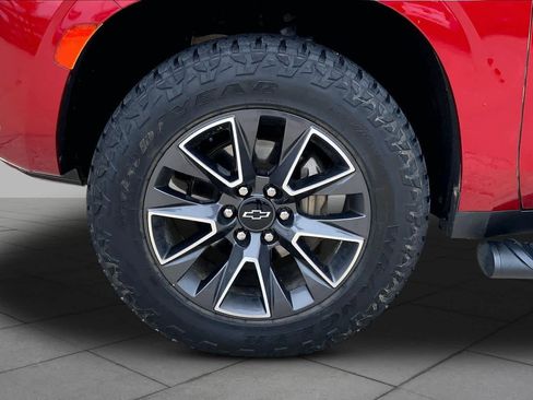 Used 2021 Chevrolet Tahoe Z71 w/ Luxury Package AWD/4WD image 11