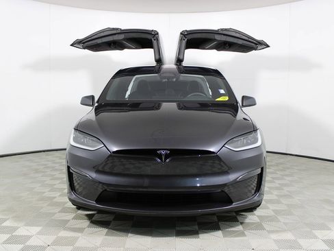 Used 2024 Tesla Model X image 2