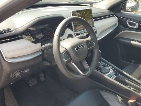 Used 2025 Jeep Compass Limited AWD/4WD image 16