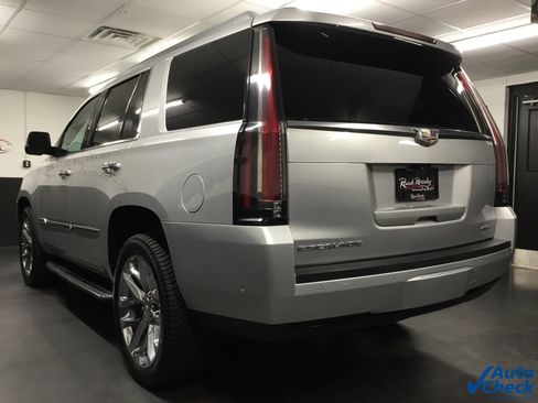 Used 2017 Cadillac Escalade Luxury image 8