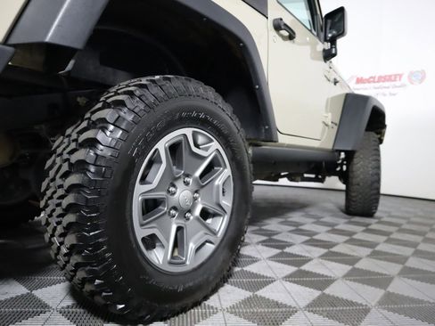 Used 2018 Jeep Wrangler Rubicon w/ Power Convenience Group image 14