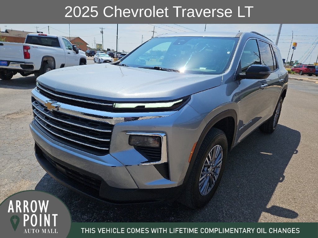Used 2025 Chevrolet Traverse LT FWD image 4