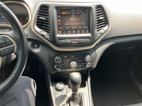 Used 2018 Jeep Cherokee Limited w/ High Altitude Package AWD/4WD image 20