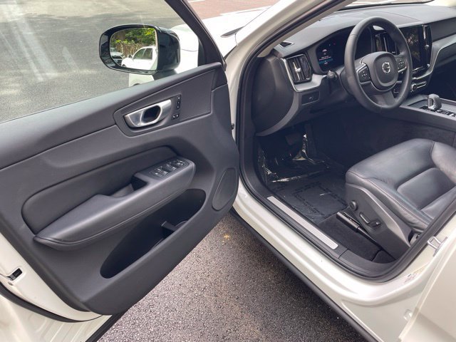 Certified 2024 Volvo XC60 B5 Core w/ Climate Package AWD/4WD image 11