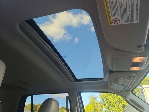 Used 2015 Lincoln Navigator 4WD image 22