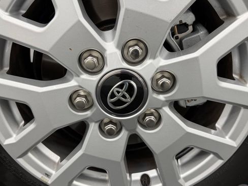 Certified 2026 Toyota Tacoma SR5 AWD/4WD image 17