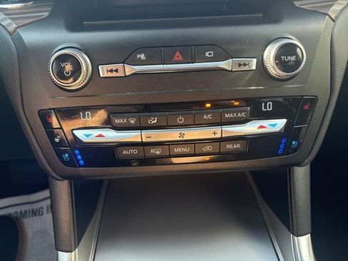 Used 2020 Ford Explorer Limited image 24