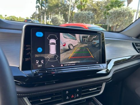 Used 2024 Volkswagen Atlas Cross Sport SE image 25