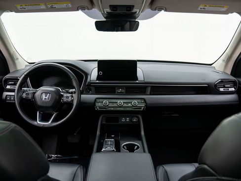 Used 2024 Honda Pilot Touring image 9