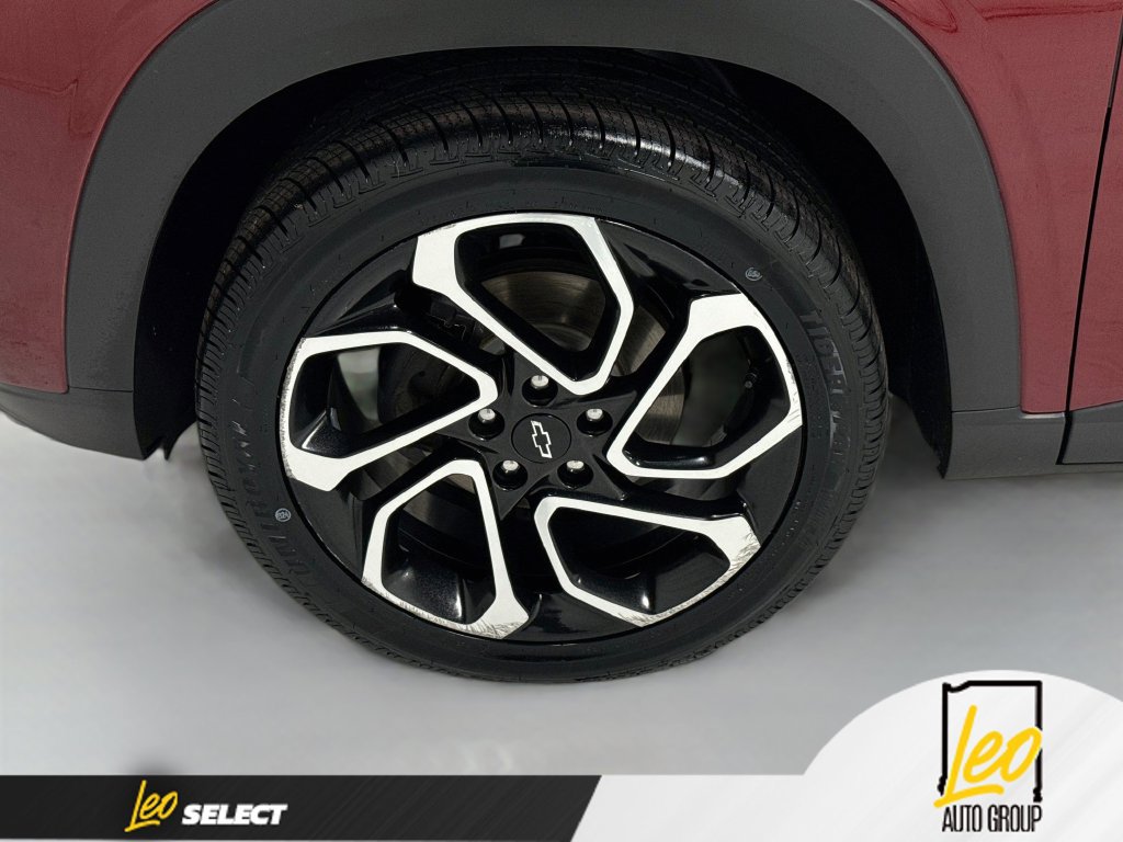 Used 2024 Chevrolet Trax RS w/ Sunroof Package FWD image 33