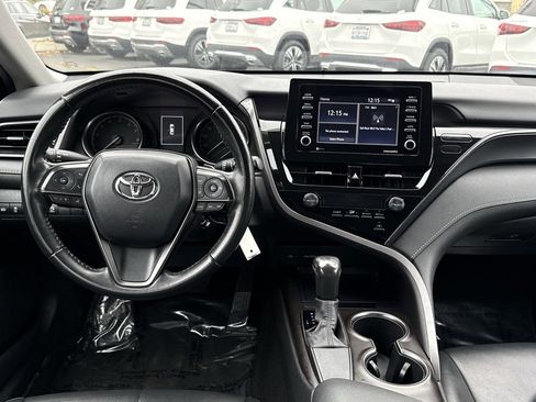 Used 2021 Toyota Camry SE image 9