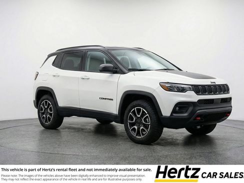 Used 2025 Jeep Compass Trailhawk w/ Trailer Tow Group AWD/4WD image 1